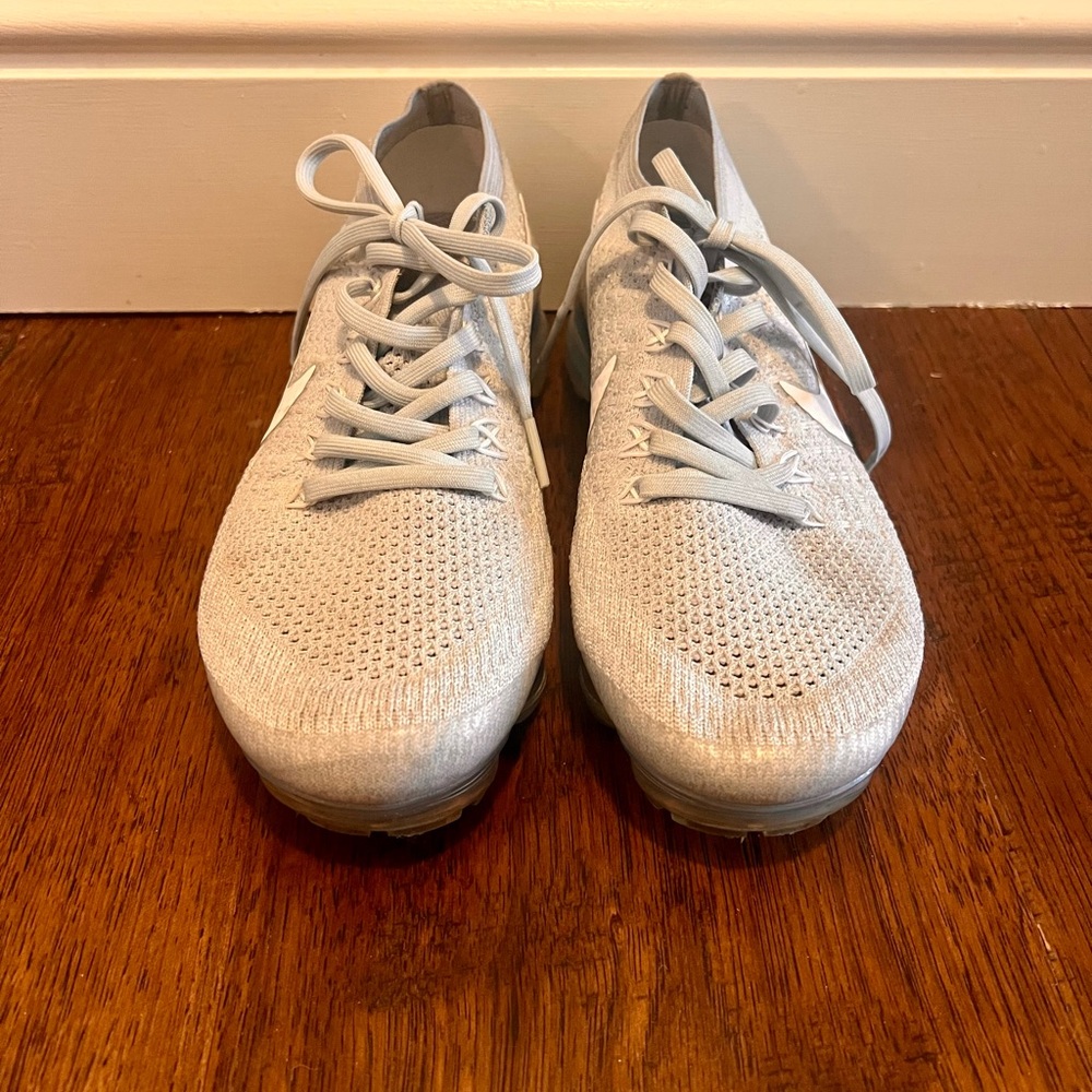 Women’s Nike VaporMax Flyknite Light Gray/White Size 8 - Picture 2 of 6